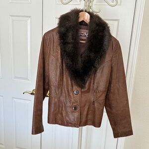 Vintage Guess leather jacket with fur collar M